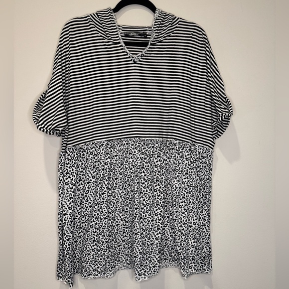 Andree by Unit Striped/Leopard Print Women's Hooded top size 1X black and white - Picture 1 of 7